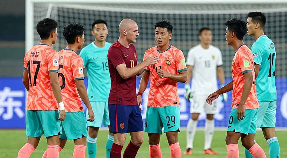Miguel Borja, bàn tay che miệng và khoảng lặng của luật: IFAB đã viết lại một góc sân cỏ