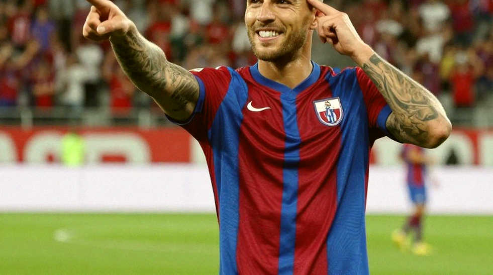 Vì sao Barcelona mất Lewandowski, trả giá 100 triệu euro cho Álvarez rồi... chỉ còn Jesus? Vì sao Barcelona mất Lewandowski, trả giá 100 triệu euro cho Álvarez rồi... chỉ còn Jesus?