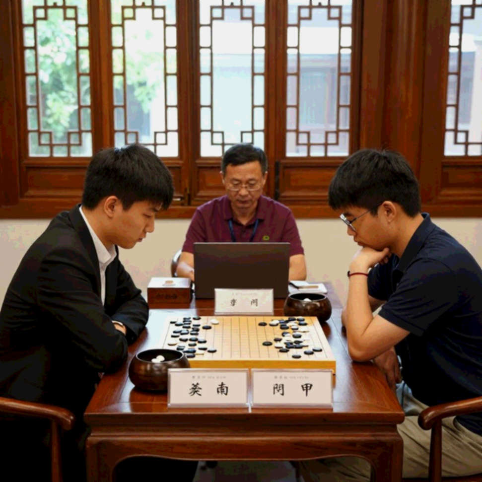 Prague 2026 trong ChessBase số 225: Bốn cái tên, 27 ván cờ ngắn và một dòng tít đánh lạc hướng