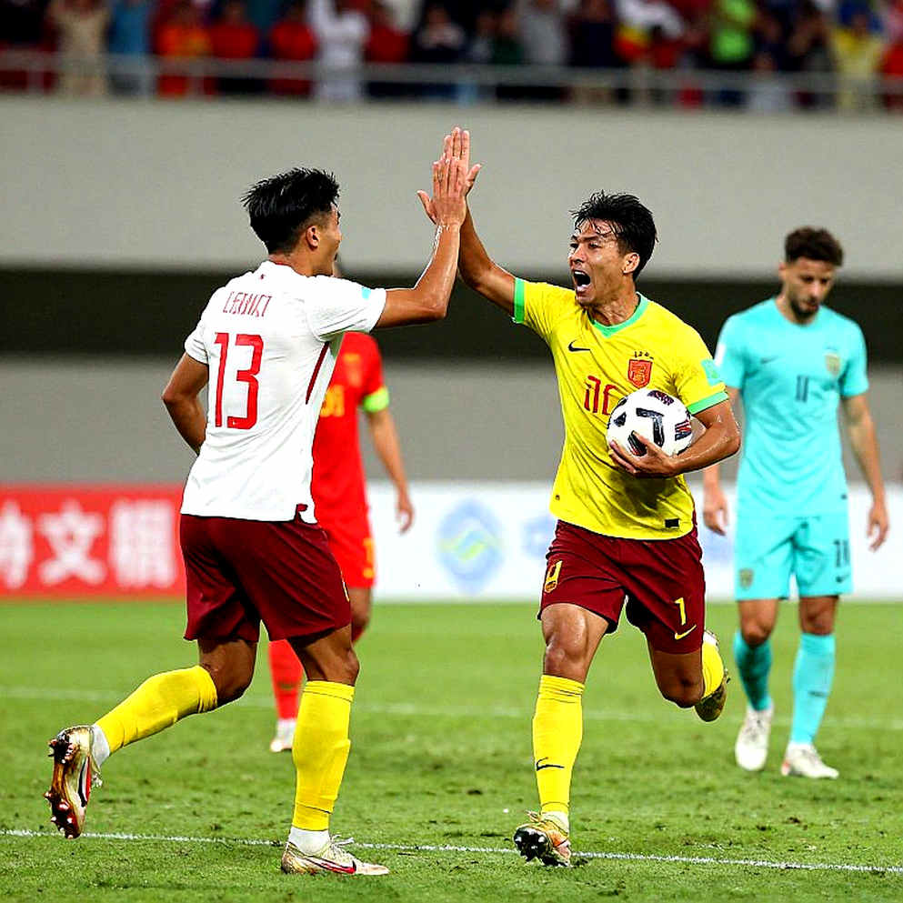 Nền móng V.League: Bài toán dài hạn phía sau những mùa vàng của bóng đá Việt Nam