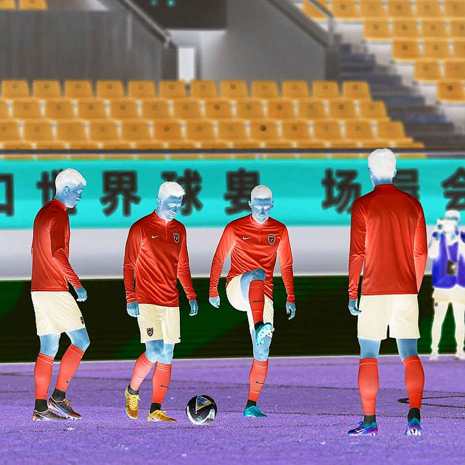 Applause in an Empty Stadium: When Italian Football Writes an Epic from Absence Applause in an Empty Stadium: When Italian Football Writes an Epic from Absence