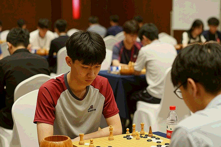 5 e5! và tiếng gõ cửa của thế hệ kỳ thủ nữ sinh sau 2026