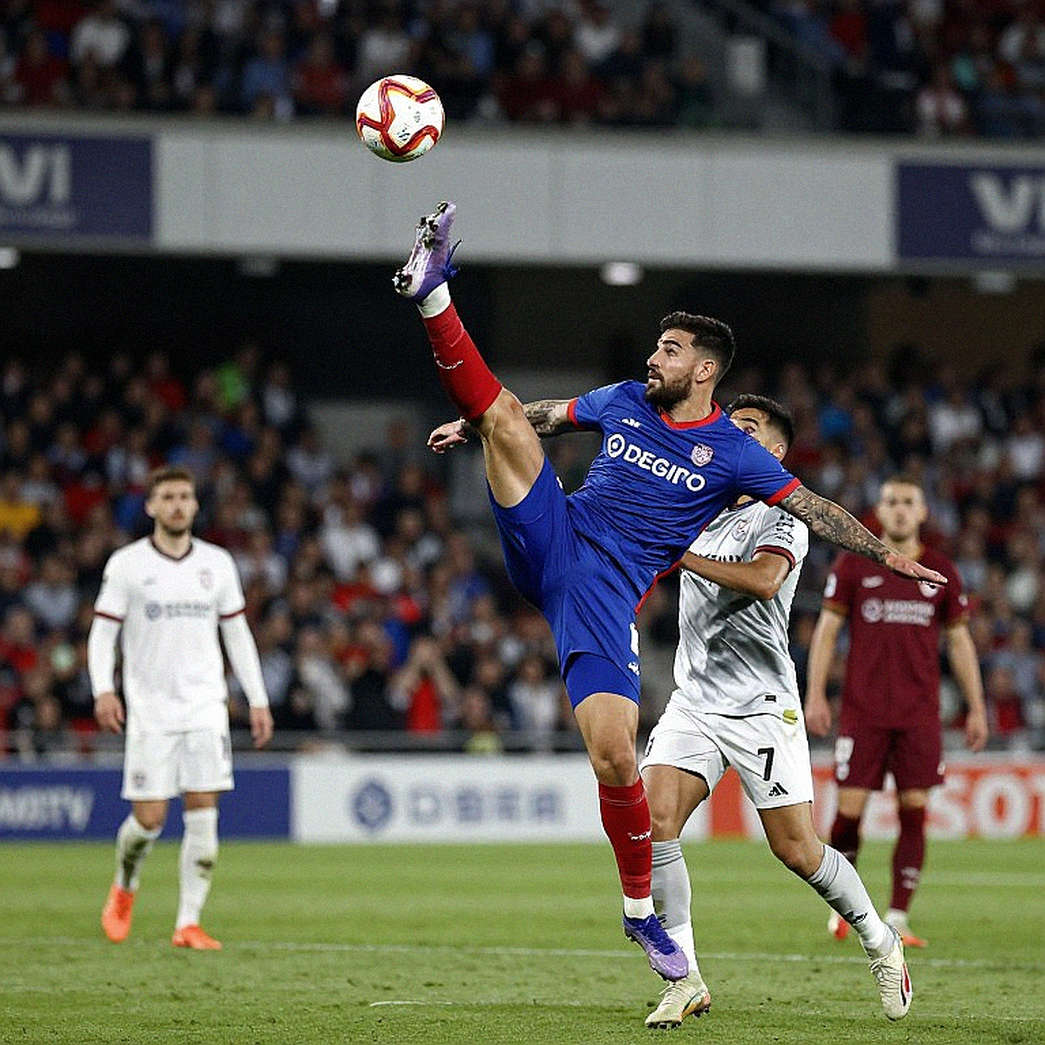 Fenerbahçe tập kép: 5v2, không gian hẹp và những gì một buổi tập không nói ra