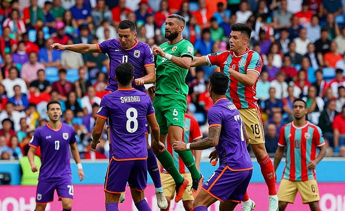 Neville đọc bản án cho Carrick, nhưng bản án thật là hóa đơn 70 triệu bảng